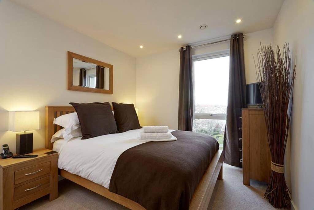 Modern Apartment At Slough Station, London In 18 Mins! Exterior photo