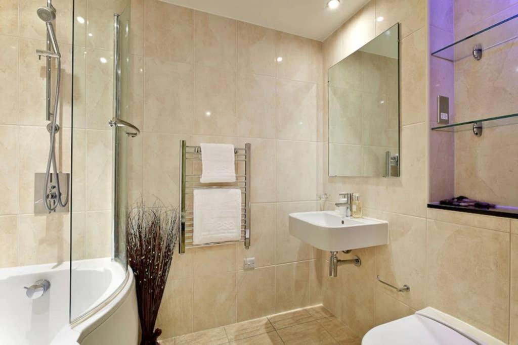 Modern Apartment At Slough Station, London In 18 Mins! Exterior photo