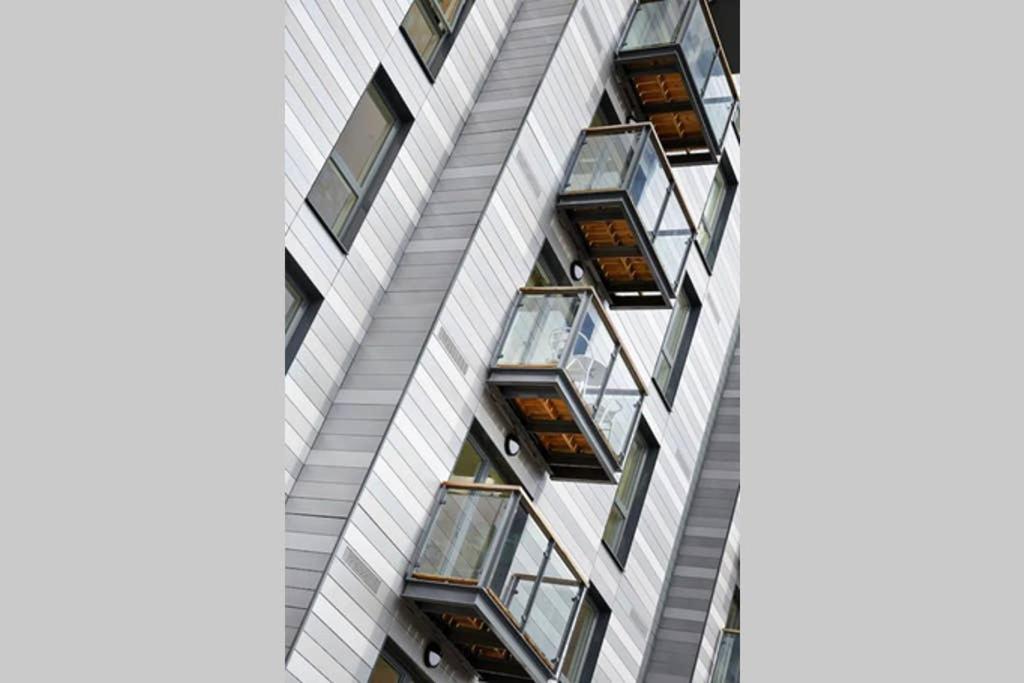 Modern Apartment At Slough Station, London In 18 Mins! Exterior photo